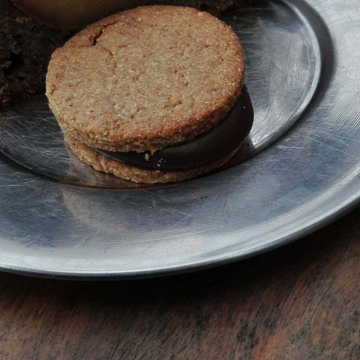 photo of CASA NUEZA Alfajor De Avellanas, Limón Y Chocolate shared by @lily62 on  12 Oct 2021 - review