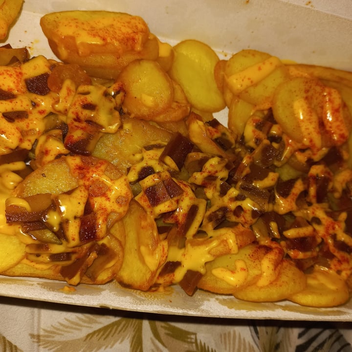 photo of Τρεις Λαλούν - Treis Laloun French Fries With Vegetable Bacon And Cheddar Sauce shared by @temperancexiiii on  25 Aug 2022 - review