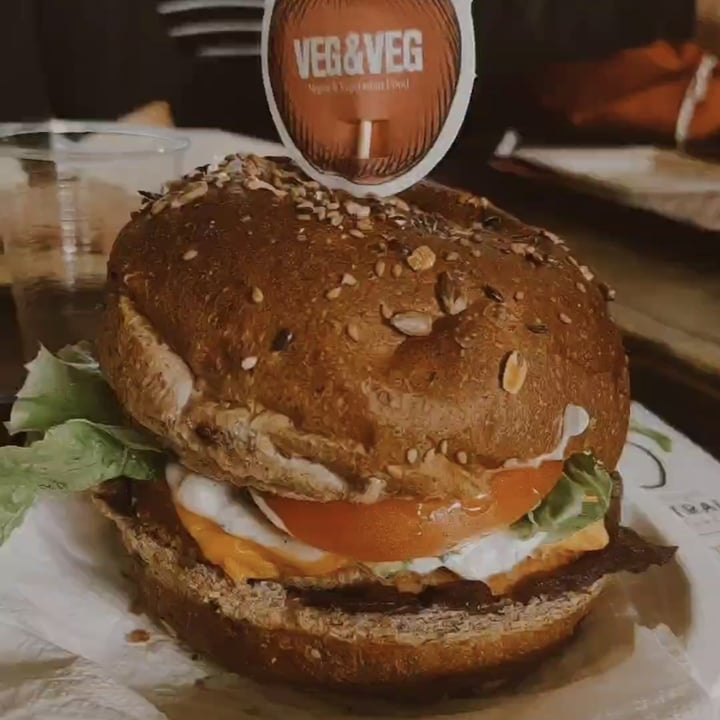 photo of Veg & Veg USA Burger shared by @kokeshi92 on  18 Dec 2022 - review