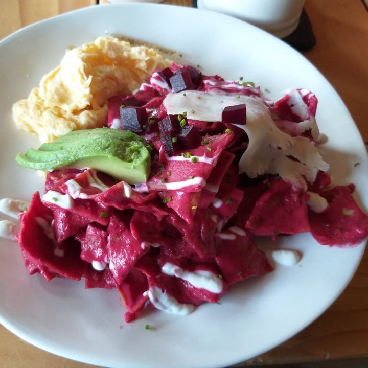 photo of Alma Verde Chilaquiles de betabel shared by @karlaroag on  21 May 2020 - review