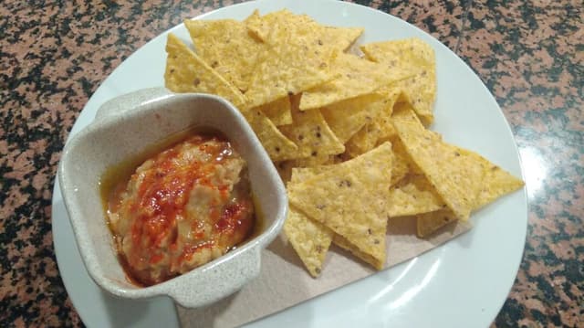 Photo of the dish “Nachos con hummus”
