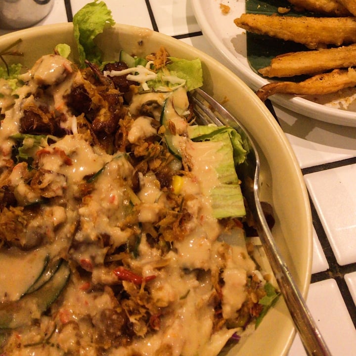 review photo of Burgreens Bowl Neo SOHO Burgreens Style Karedok shared by @auralins on 22 Dec 2019 - review