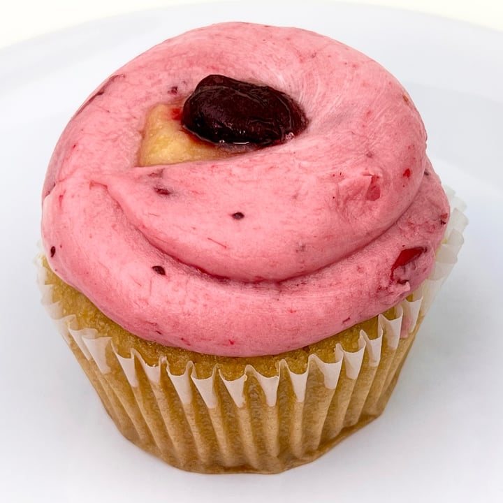 photo of Black Water Bar Cranberry Orange Cupcake shared by @pdxveg on  10 Nov 2022 - review
