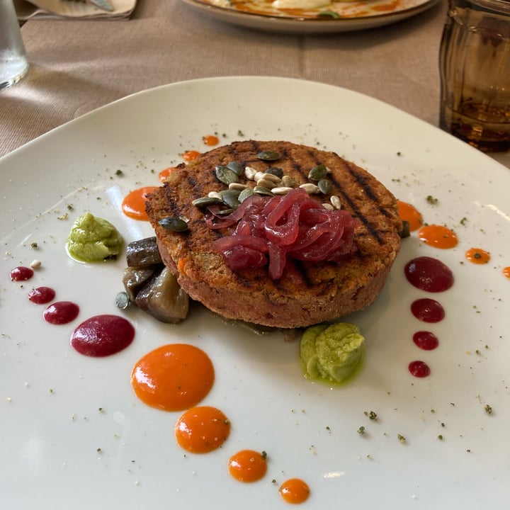 photo of All'Ombra del Gabbiano Burger Di Lenticchie Rosse E Ceci Con Semi Melanzane Al Funghetto E Cipolla Caramellata shared by @larazane on  17 Jun 2022 - review