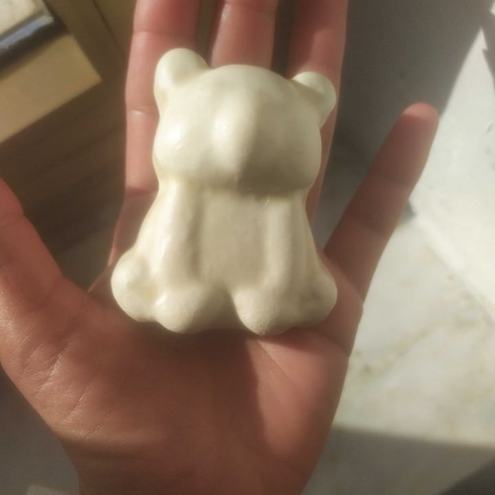 photo of LUSH Fresh Handmade Cosmetics Sapone Polar bear shared by @arynera on  13 Apr 2022 - review