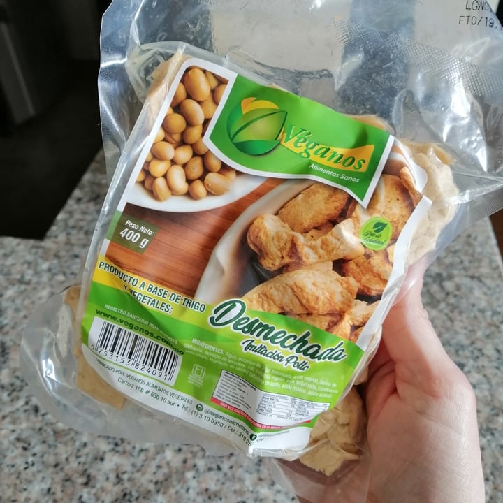 photo of Véganos Alimentos Sanos Desmechado Imitación Pollo Vegano shared by @bekindco on  12 Oct 2020 - review