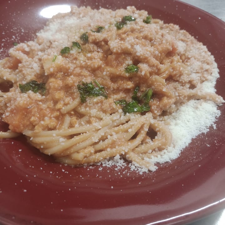 photo of Buddy Italian Restaurant Cafè Spaghetti fatti in casa con ragù di proteine di piselli, Gondino  e riduzione di trito magico shared by @eppurvegano on  01 Dec 2021 - review