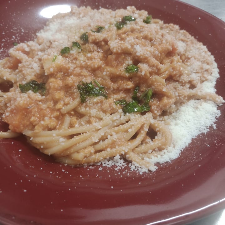 review photo of Buddy Italian Restaurant Cafè Spaghetti fatti in casa con ragù di proteine di piselli, Gondino e riduzione di trito magico shared by @eppurvegano on 01 Dec 2021 - review