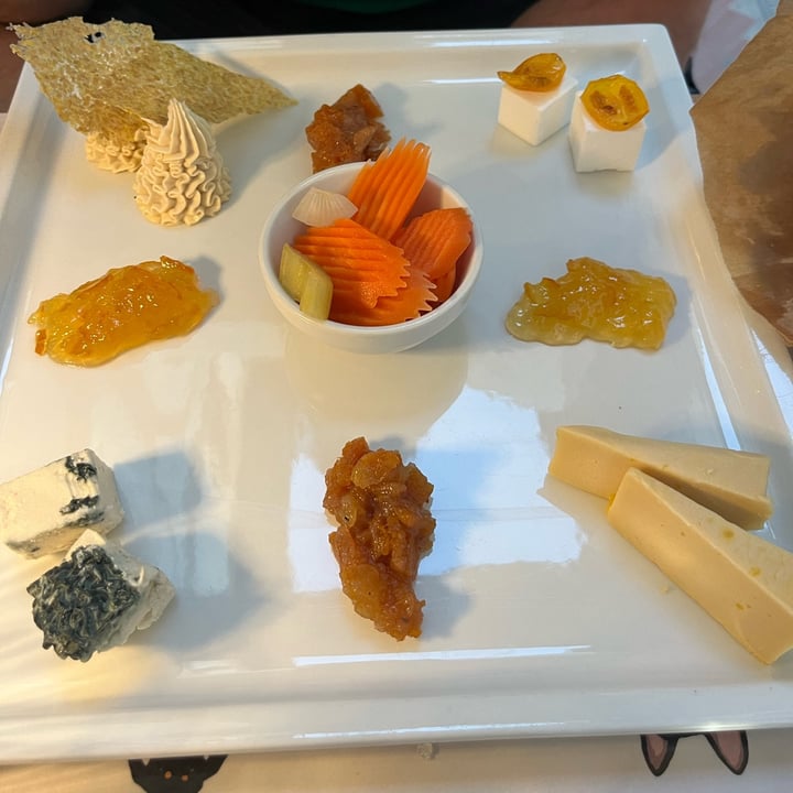 review photo of Sementis Piatto Di Formaggi Vegetali E Frutta Secca, Marmellate, Chutney, Verdure Fermentate E Crackers Crudisti shared by @gloria04 on 03 Jun 2022 - review