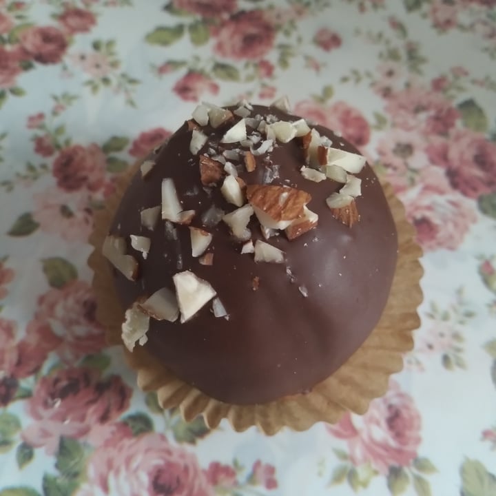 photo of The Plant Based Factory / SANA Trufas Cakepop shared by @veganaenlima on  16 Jul 2022 - review