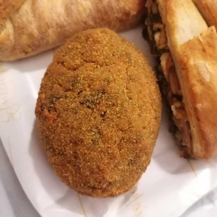 photo of Bar Dolcezza di Cuscunà Temistocle Arancino Agli Spinaci shared by @rosannad93 on  28 Oct 2022 - review