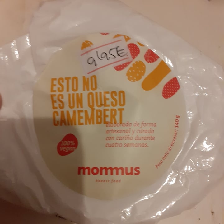 review photo of Mommus Foods Esto no es un Queso Camembert shared by @pirita93 on 12 Oct 2022 - review