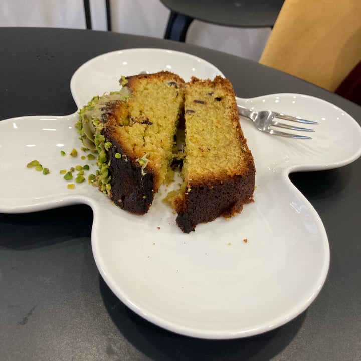 review photo of MadamaDorè Ciambellone con crema di pistacchio shared by @giuliaparashi on 02 Oct 2021 - review
