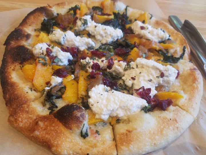 review photo of True Food Kitchen Butternut Squash Pizza shared by @rainandsnow on 31 Dec 2019 - review