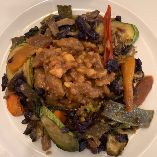 菜肴“straccetti di mandorla con verdure”的照片