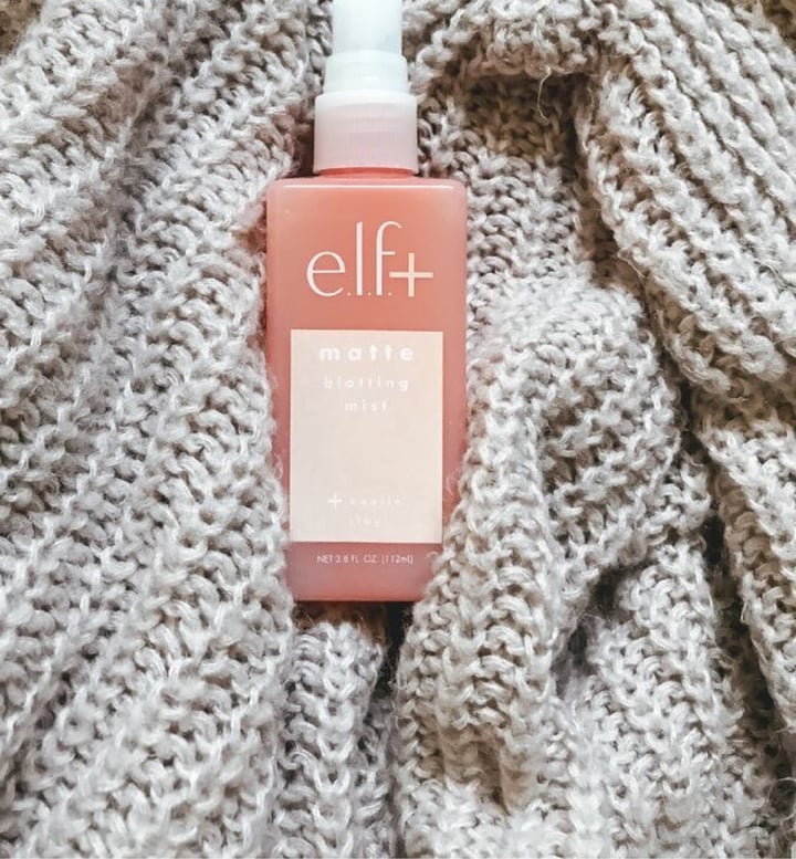 review photo of e.l.f. Cosmetics Blotting Mist shared by @sololiveri on 04 Sep 2020 - review