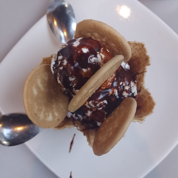 review photo of The Red Pill restaurante Helado de pie de limón shared by @maledictows on 15 Oct 2021 - review