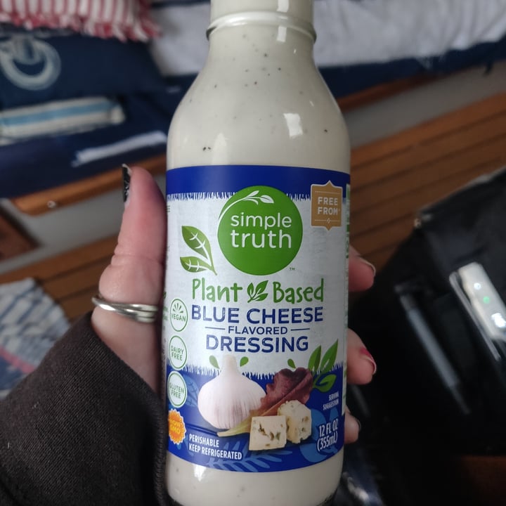 photo of Simple Truth Plant Based Blue Cheese Flavored Dressing shared by @busybeevegan on  22 Feb 2022 - review