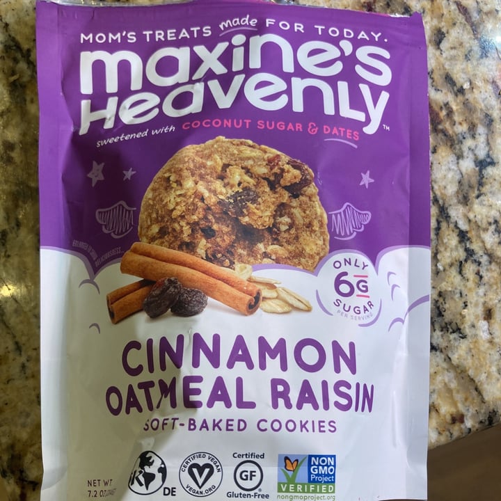 review photo of Maxine’s Heavenly Cinnamon Oatmeal Raisin Cookie shared by @neonspacebanana on 02 Sep 2021 - review