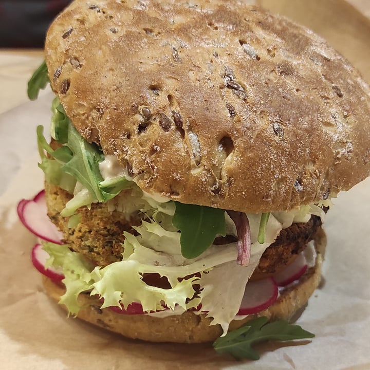 review photo of Super Vegan falburger shared by @rosemarinum on 20 Sep 2022 - review