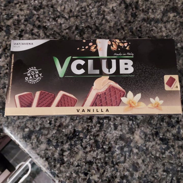 photo of VClub Sandwich Helado de Vainilla shared by @sabrinamurua on  24 May 2022 - review