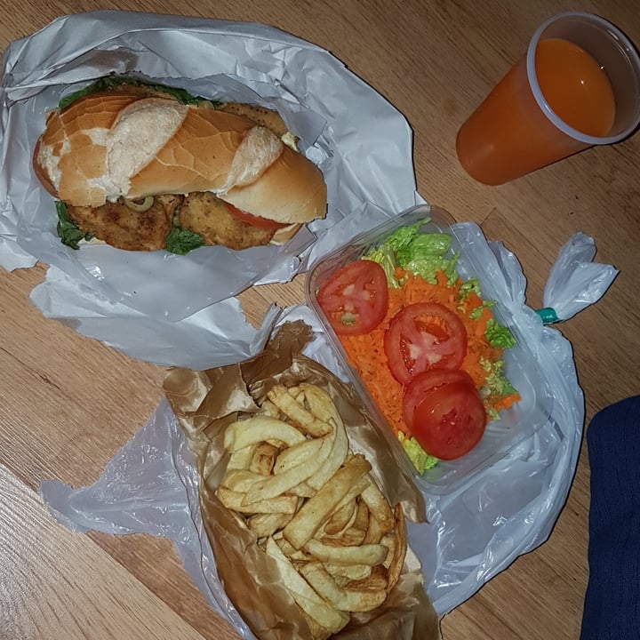 photo of Loving Hut Microcentro Tofu sandwich shared by @agustin-alvarez on  19 Jun 2021 - review