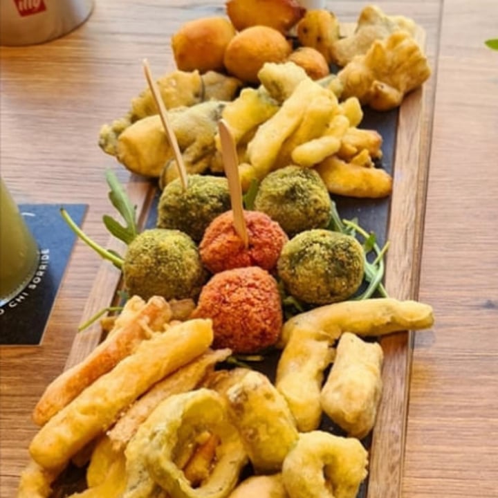 review photo of Smile - entra solo chi sorride Aperitivo vegano shared by @papuces9 on 29 Mar 2022 - review