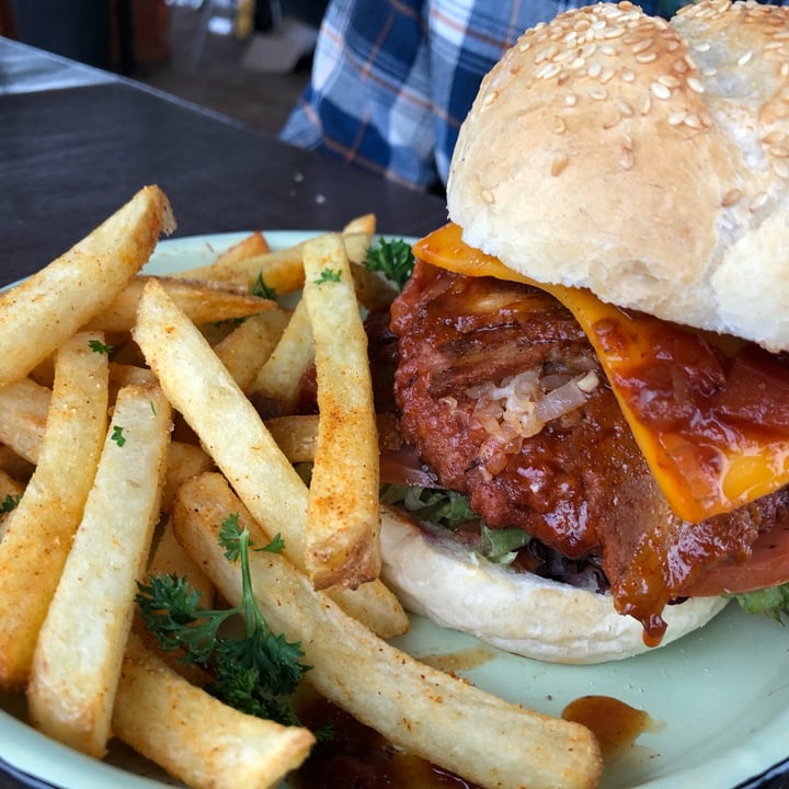 photo of Asher's Corner Cafe @ Ashers Farm Sanctuary Beyond Burger shared by @louiseloveslentils on  27 Nov 2021 - review