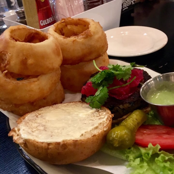photo of Black Tap Singapore Vegan Burger 🍔 shared by @vikas on  08 Mar 2019 - review