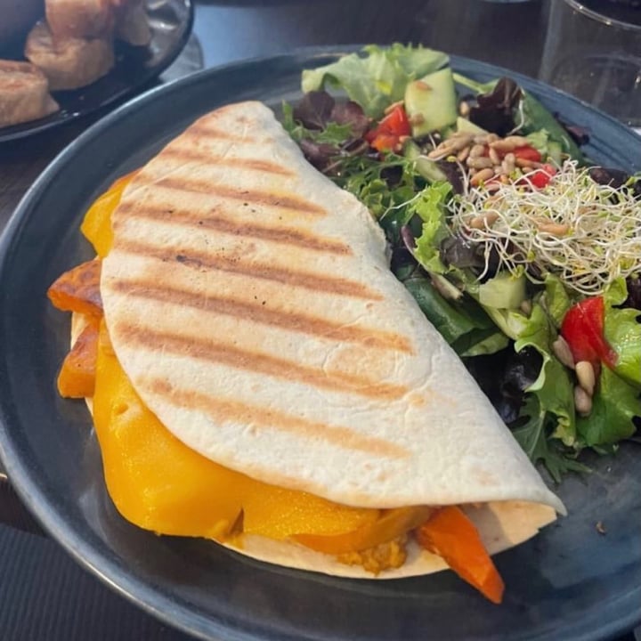 photo of La Bohême Quesadilla vegana shared by @carmensanchzmnoz on  05 Jan 2022 - review