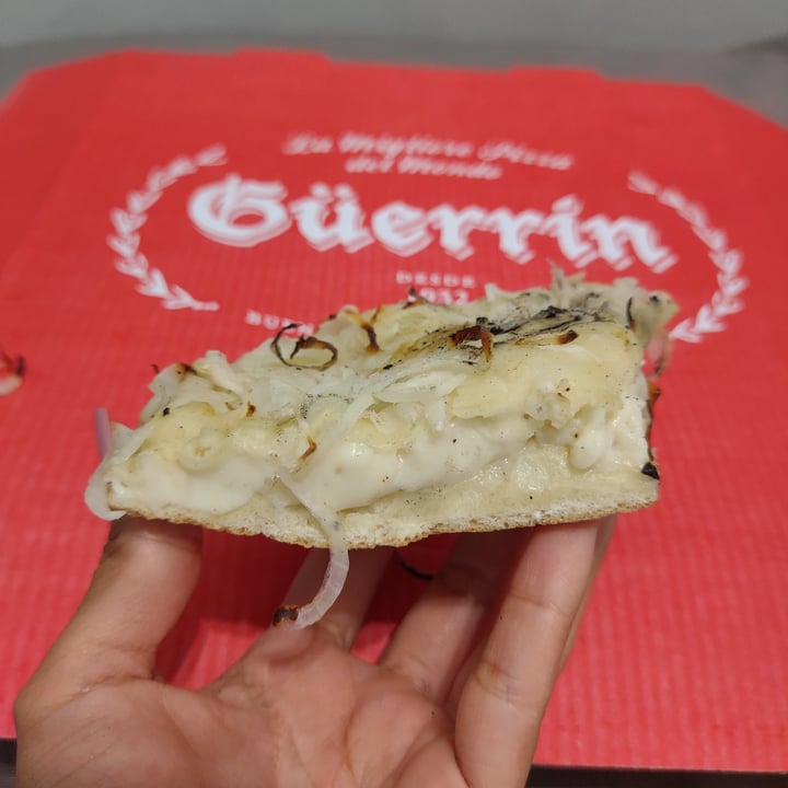 photo of Pizzería Güerrin Pizza Fugazzeta Vegana shared by @amvelasquez on  23 Sep 2021 - review