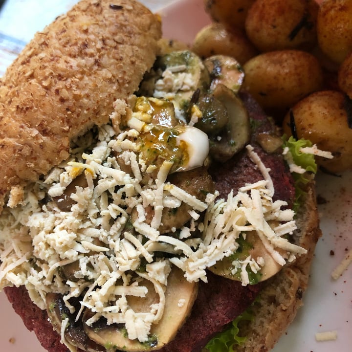 photo of Lenteja Express Hamburguesa vegan de lenteja. shared by @laurareng on  21 Nov 2021 - review