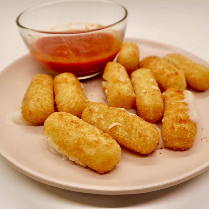 photo of President's Choice Mozzarella Style Sticks shared by @kaylabear on  09 Dec 2020 - review
