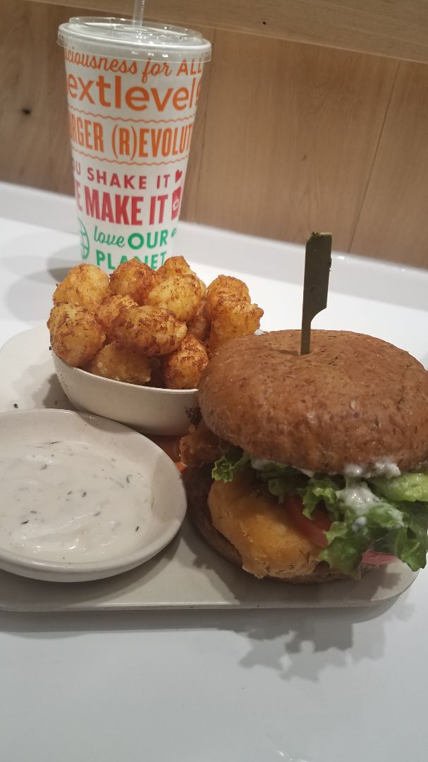 photo of Next Level Burger San Francisco Crispy Fishless Sammy shared by @iskpopvegan on  20 Jun 2019 - review
