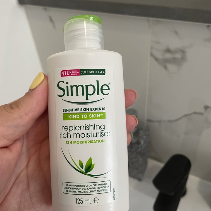 photo of Simple Hydrating Light Moisturizer shared by @mustbemia on  16 Oct 2021 - review