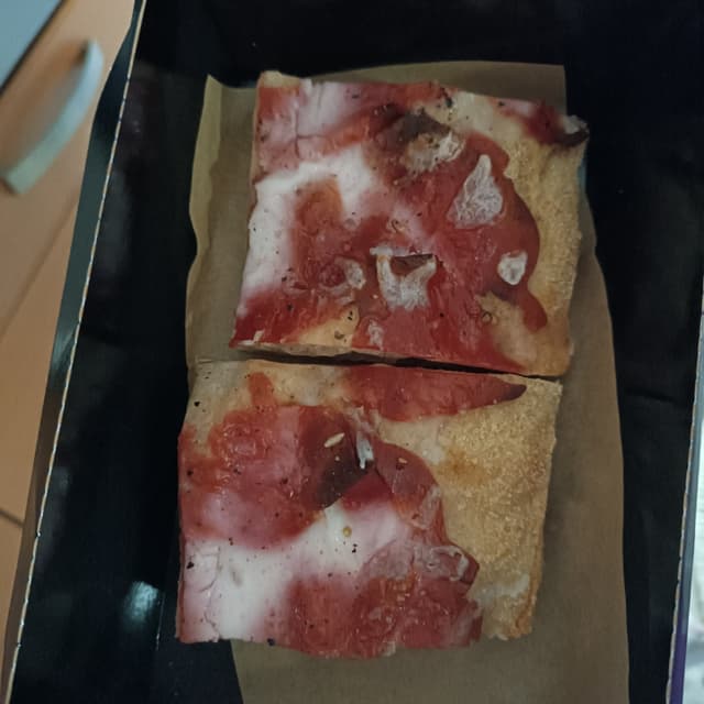 Photo of the dish “Pizza con affettato e formaggio vegetale”