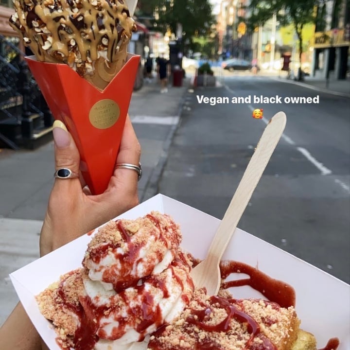 photo of Whipped Urban Dessert Lab Chocolate Peanut Butter Pretzel shared by @ryannelong on  28 Sep 2020 - review