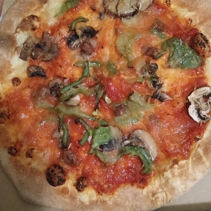 photo of Papa John's Pizza - Disponible a domicilio y a recoger. Pizza vegana con Beyond Burger shared by @tomatoandpotatovegan on  09 Aug 2022 - review