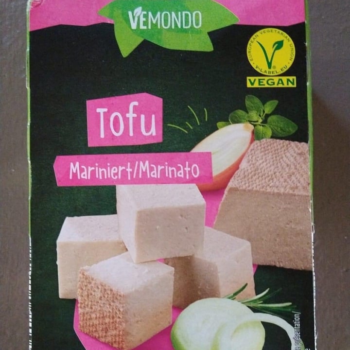 photo of Vemondo Beechwood Smoked Tofu shared by @arianna27 on  27 Mar 2022 - review