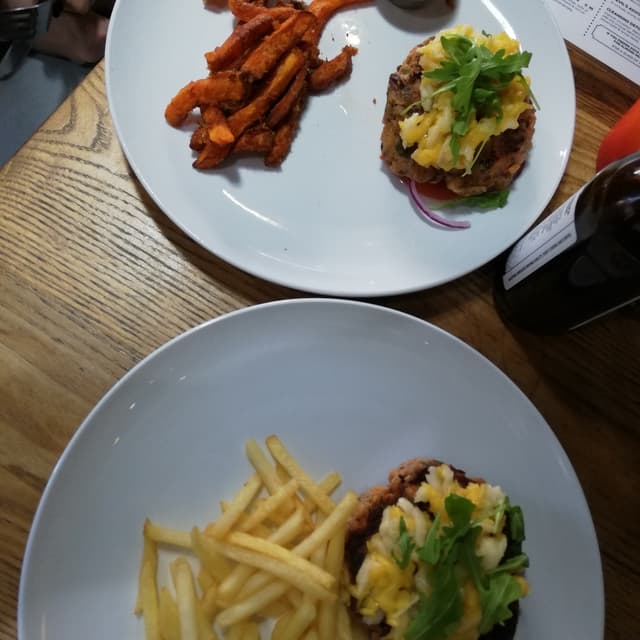 Foto del plato “Vegan Burger And Chips”