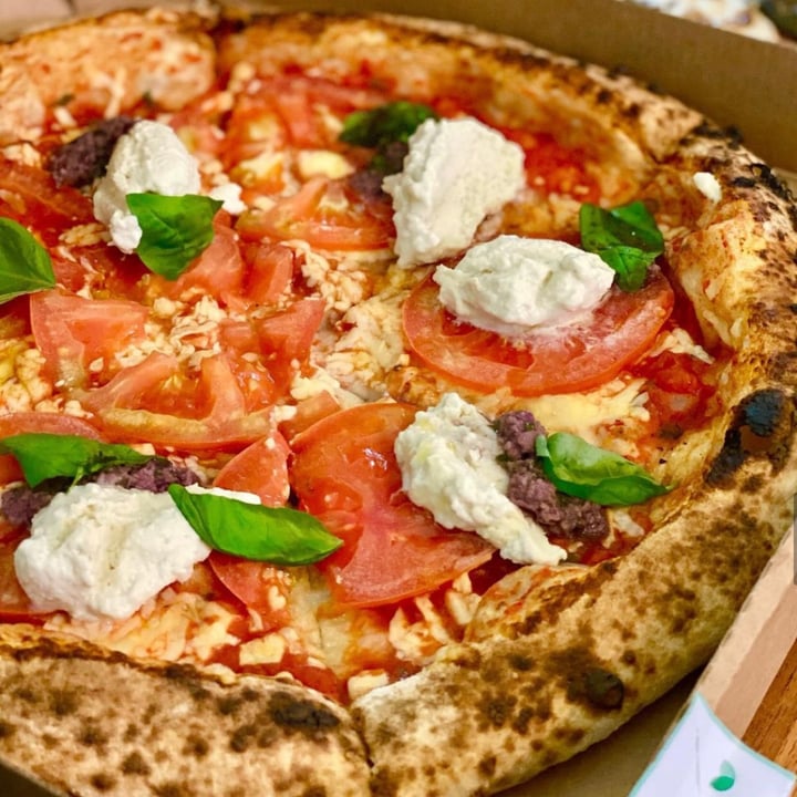 review photo of Plant pizza Pizza caprese shared by @jupupin on 18 Jul 2021 - review