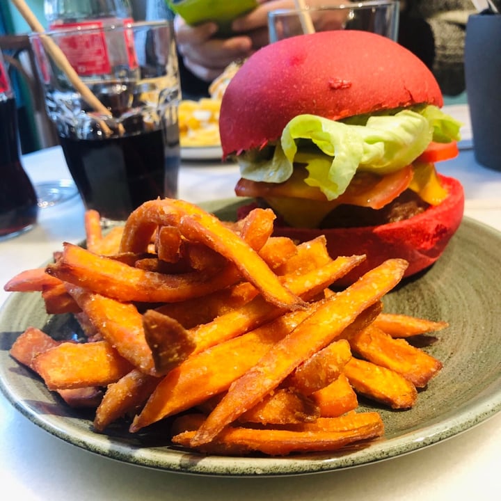 photo of Avo Brothers Pink Burger shared by @calice on  05 Sep 2020 - review