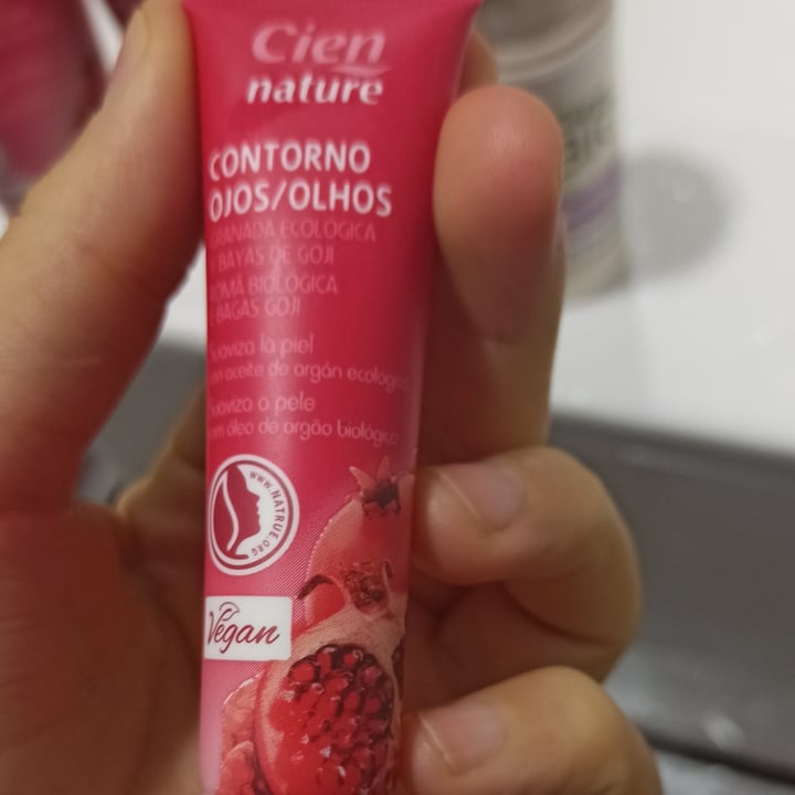 review photo of Cien Crema Contorno de Ojos Granada y Bayas de Goji shared by @yasy on 23 Dec 2020 - review