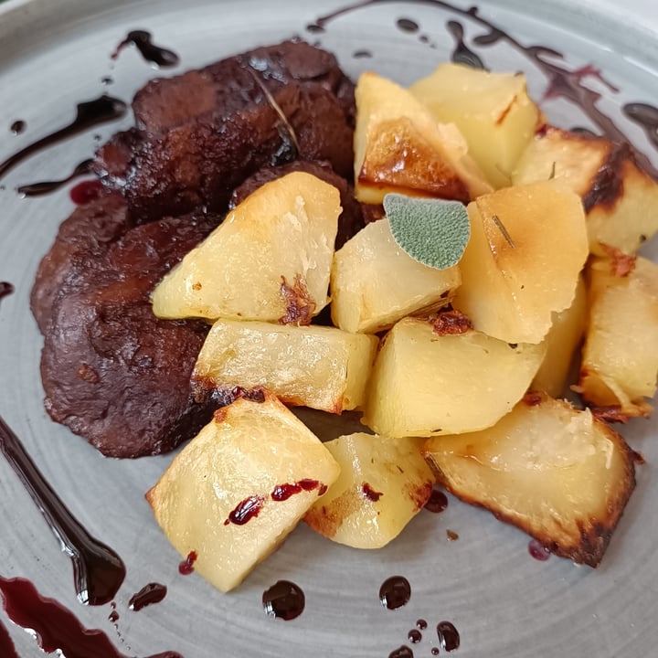 photo of Rifugio Romano Scacciatora di Seitan Con Riduzione Al Montepulciano shared by @laura94trilly on  06 Jun 2022 - review