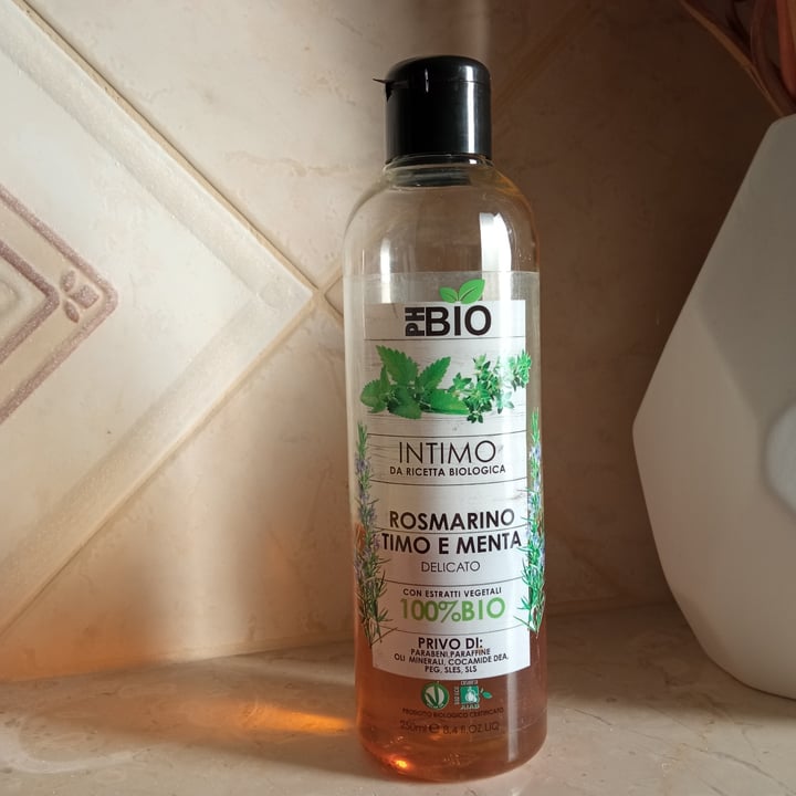review photo of Phbio Detergente intimo rosmarino, timo e menta shared by @matildaseimitica on 16 Dec 2021 - review