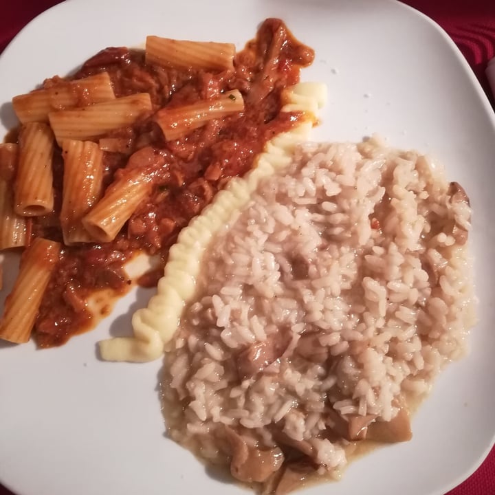 photo of Vivá Risotto E Pasta Con Funghi shared by @sarettamagx on  02 Oct 2022 - review
