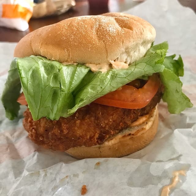 Foto del plato “Chicken’ Sandwich”