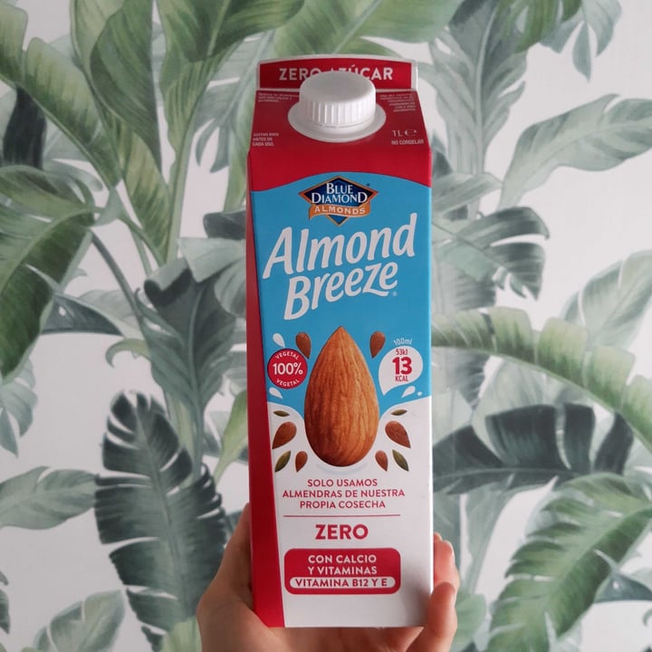 review photo of Blue Diamond Almond Milk Sin Ázucar shared by @vegankarol on 19 Sep 2021 - review