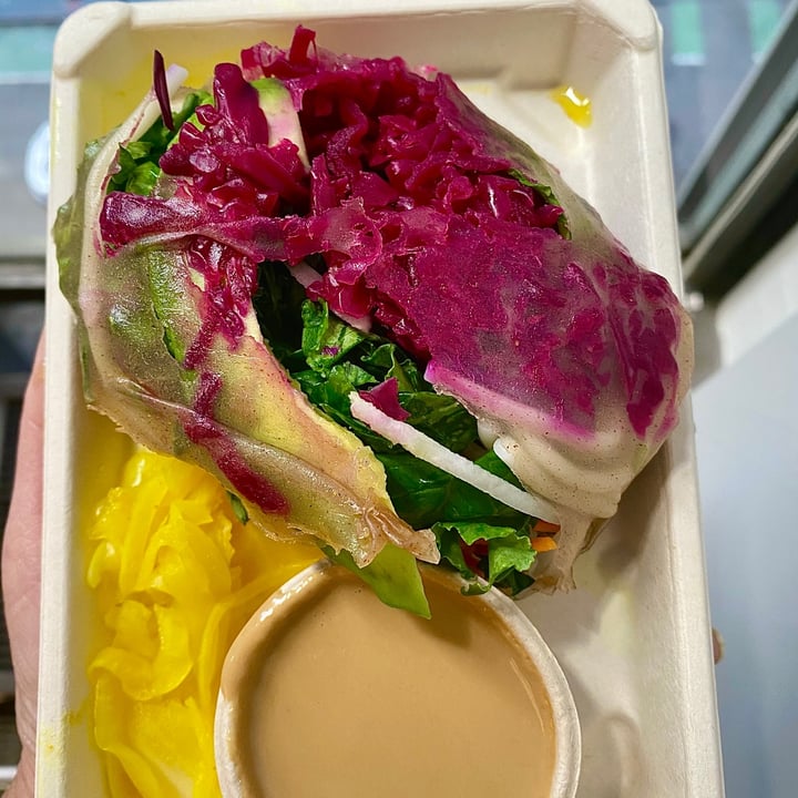 photo of Le Botaniste Summer roll shared by @veganfoodcrazy on  13 May 2021 - review