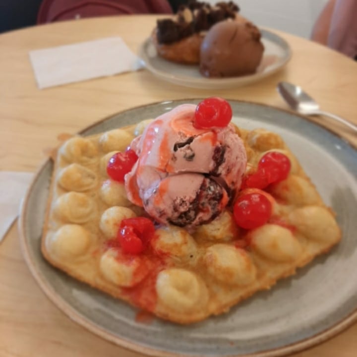 photo of Sharbets Vegan Waffle shared by @fernanda27 on  08 Oct 2020 - review